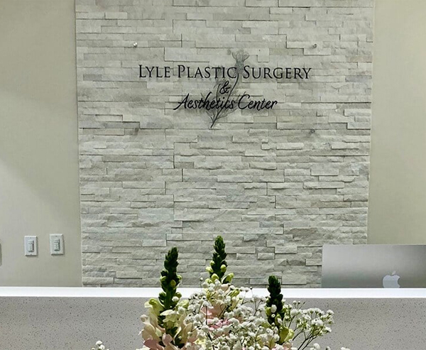 Lyle Plastic Surgery & Aesthetics Center front desk