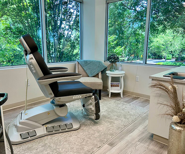 Lyle Plastic Surgery & Aesthetics Center consultation room